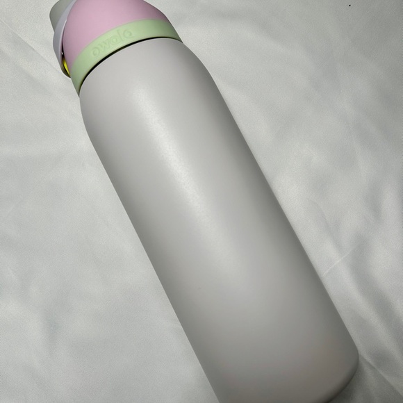 Owala FreeSip 40 oz Water Bottle Candy Coated - Picture 4 of 6